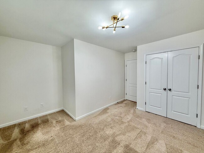 Building Photo - Newly Remodeled 4BD, 2.5BA Raleigh Corner-...