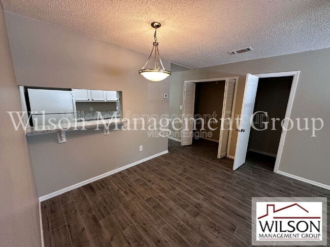 Building Photo - 500 Yellowwood Ct