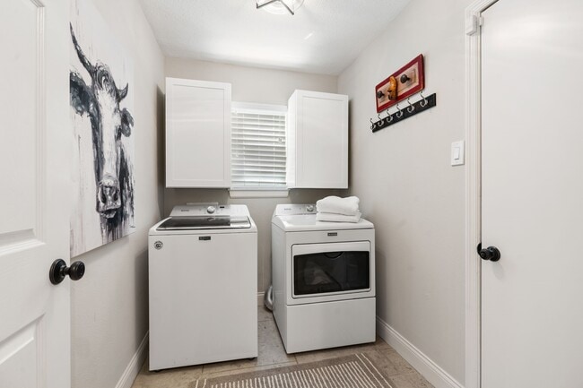 Building Photo - 115 E Pathfinders Cir