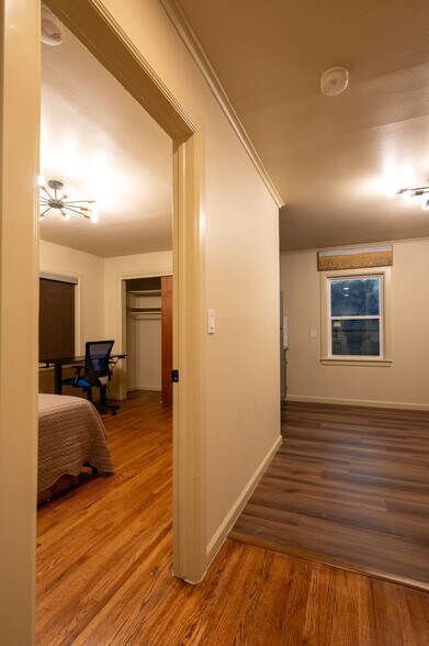 Building Photo - 718 S Columbia Ave