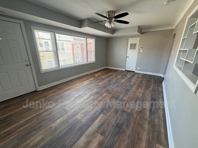 Building Photo - 2237 Vermont St