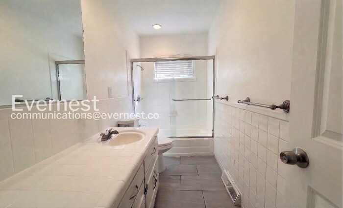 Building Photo - 7701 W 95th Terrace