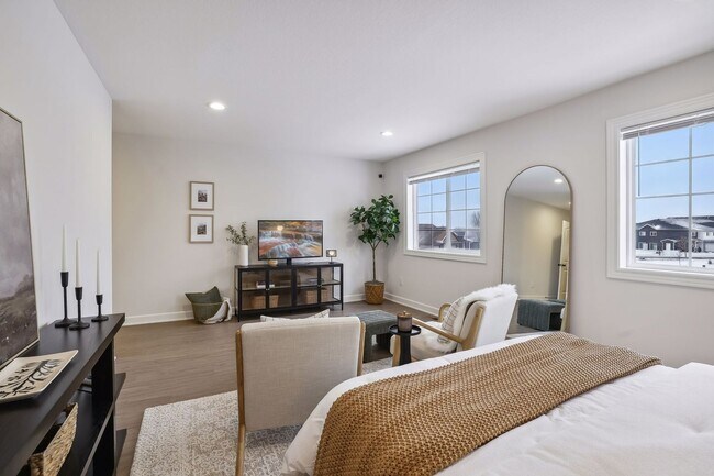 Building Photo - Model 3 Bedroom Town Home