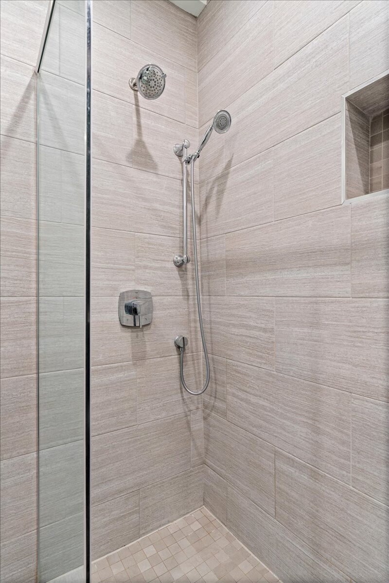 Building Photo - 1102 N Wolcott Ave