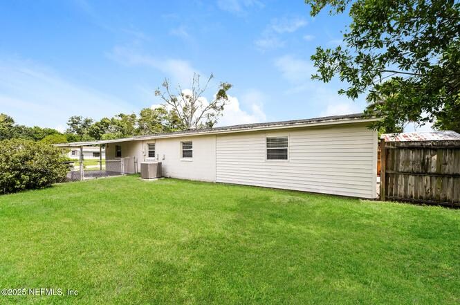 Building Photo - 10198 Luana Dr N