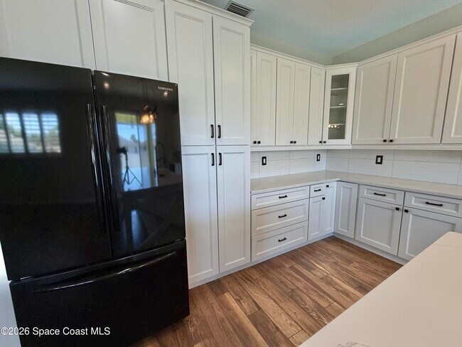 Building Photo - 1453 Santa Anna St SE