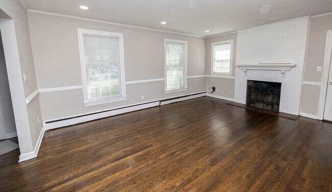Building Photo - 3 Bedroom in Hampton Available Now!!