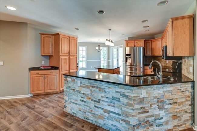 Building Photo - Beautifully updated 4 bedroom home in Southbridge, Waunakee