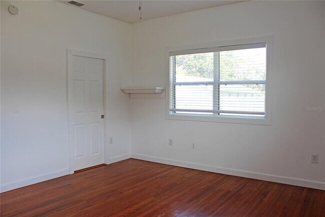 Building Photo - 1718 E Elm Rd