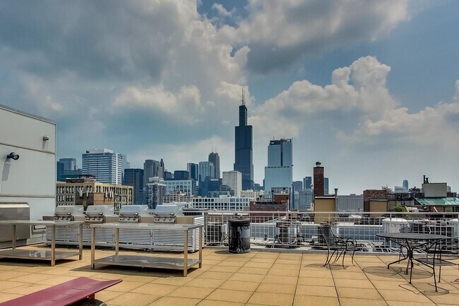 Building Photo - 933 W Van Buren St