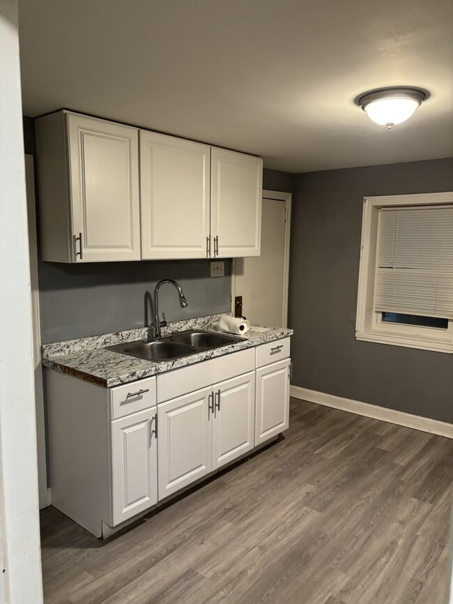 Building Photo - 72 Park St