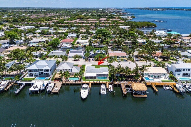 Building Photo - 718 Shore Dr