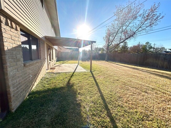 Building Photo - 10819 Sagerock Dr