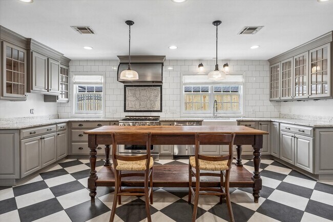 Building Photo - 5210 Meadow Lake Ln