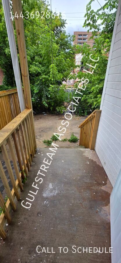 Building Photo - 2926 Arunah Ave