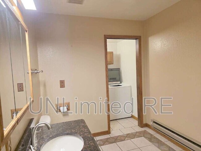 Building Photo - 2589 N Oakmont Dr