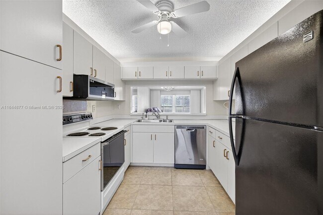 Building Photo - 7214 S Devon Dr