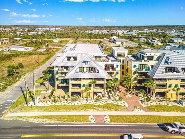 Building Photo - Gulf View Three-Bedroom
