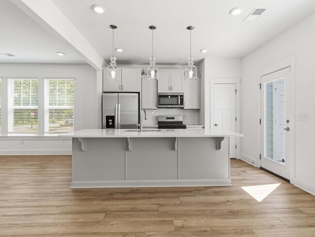 Building Photo - 105 Cobden Ct