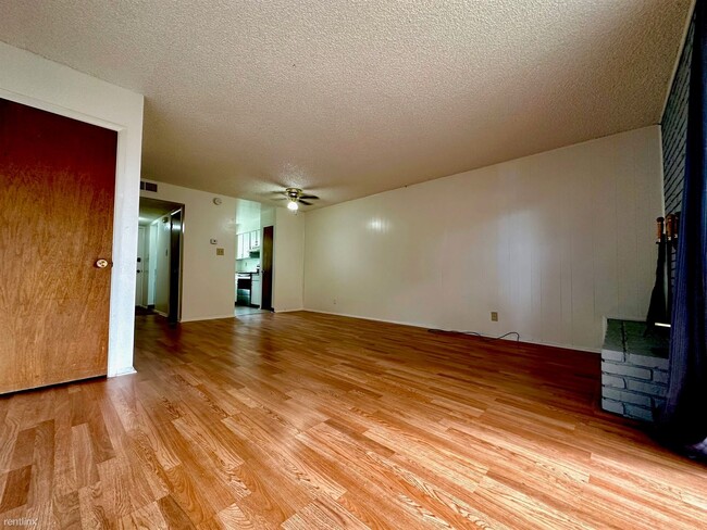 Building Photo - 2 br, 1.5 bath Condo - 3263 Gypsum Road 3263