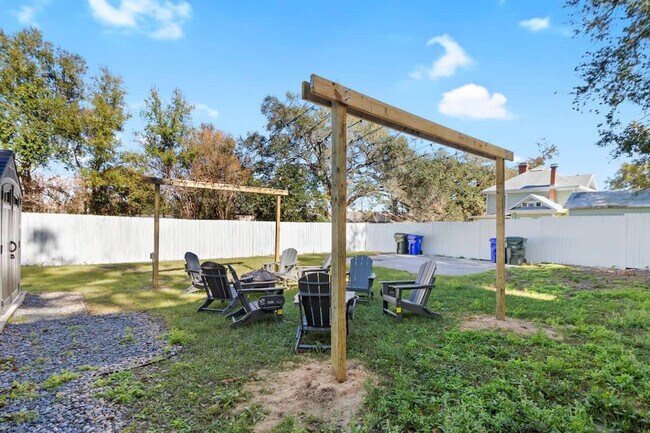 Building Photo - 728 Johnson Ave