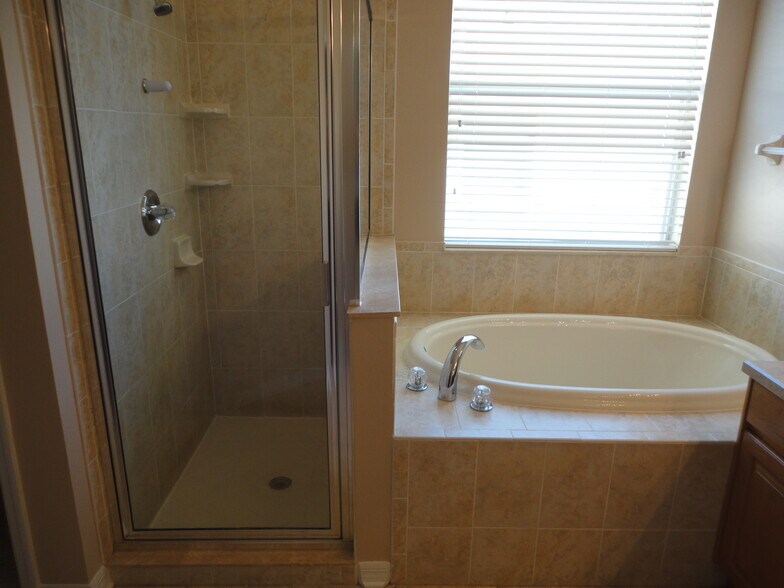 Building Photo - 5917 Wedgefield Dr