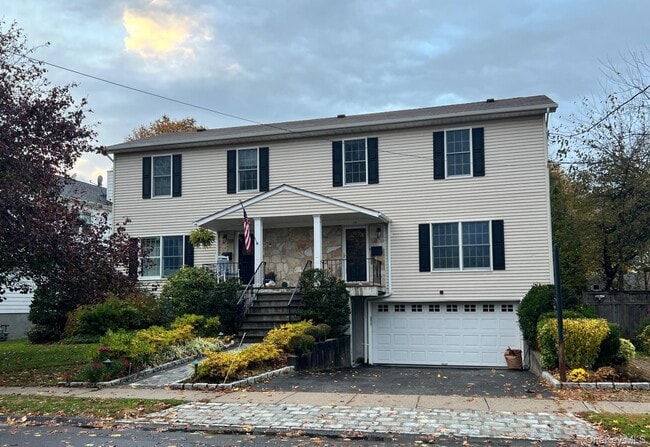 Primary Photo - 114 Sterling Ave