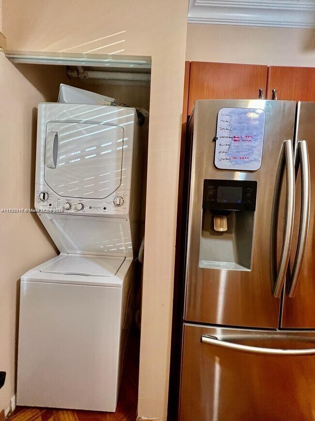 Building Photo - 701 SW 141st Ave