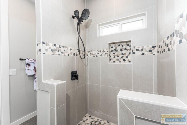 Building Photo - 86 Torrey Pines Dr