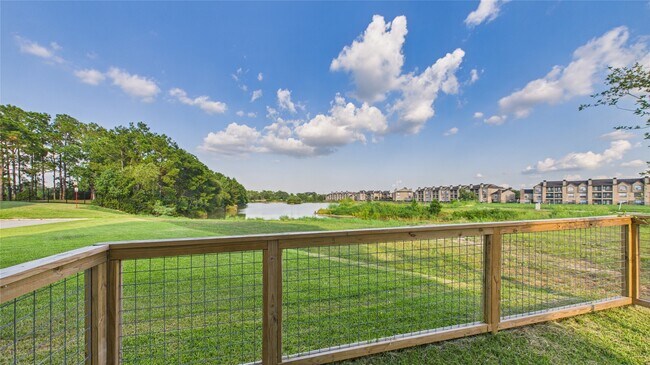 Building Photo - 9606 Valeca Dr