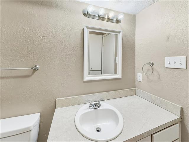 Building Photo - 1006 Bland Dr