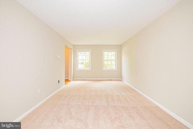 Building Photo - 29 Longmeadow Dr