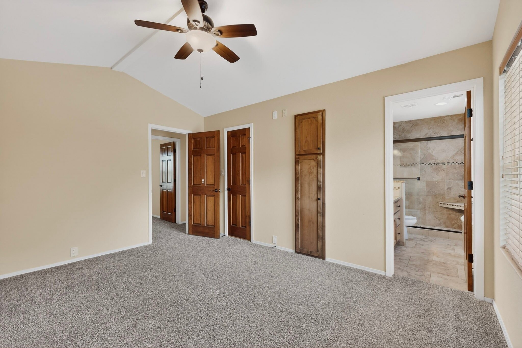 Building Photo - 5612 Chelwood Park Blvd NE