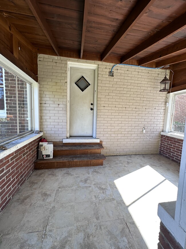 Building Photo - 20109 Stotter St