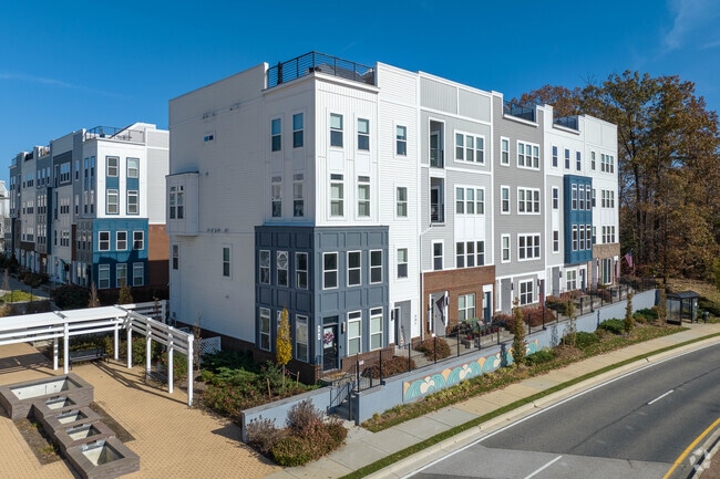 Building Photo - Admirals Square Condominium Homes