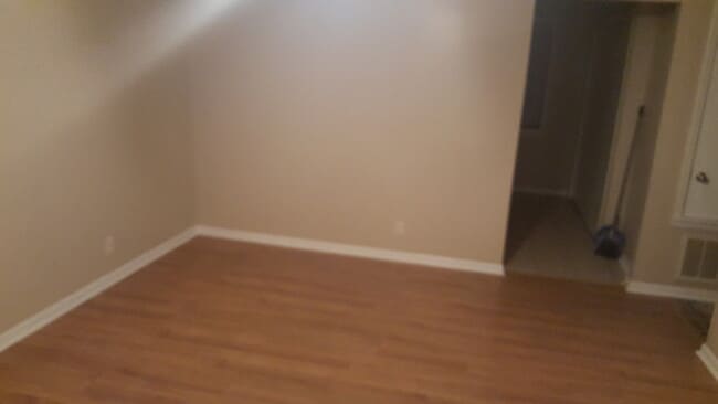 Building Photo - 909 Grimes St