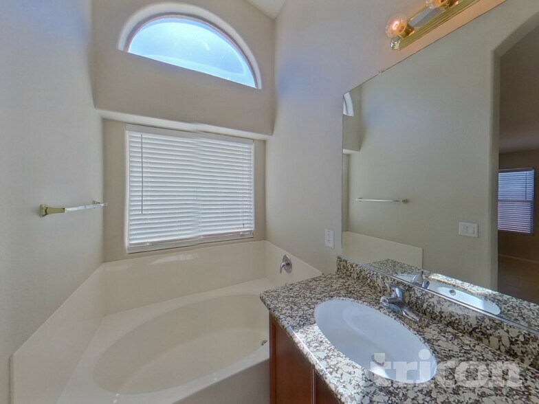 Building Photo - 41265 W Walker Wy