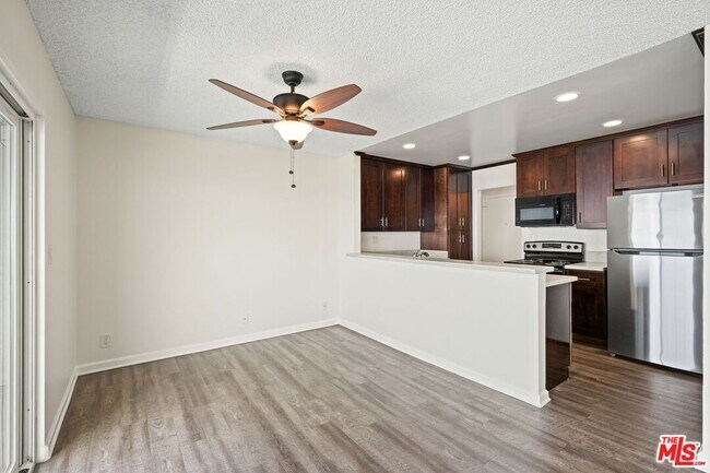 Building Photo - 18000 Coastline Dr