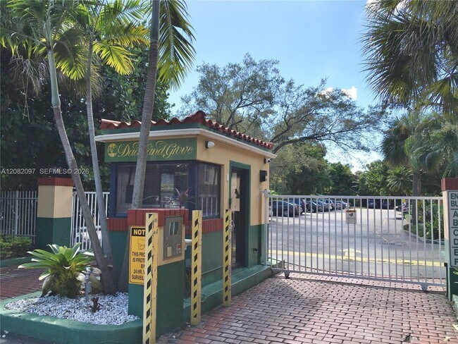 Building Photo - 6904 N Kendall Dr