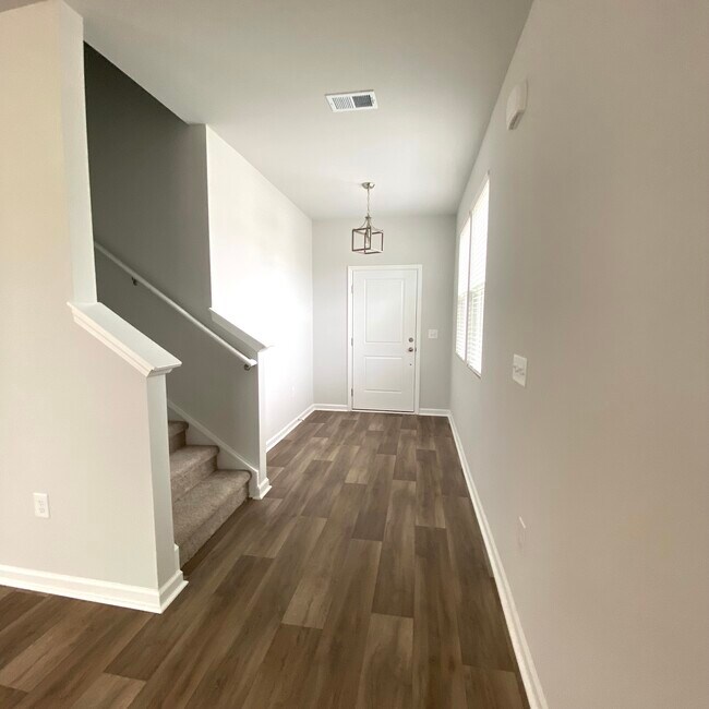 Building Photo - 3336 Mid Summer Ln