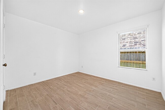 Building Photo - 27022 Breakaway Ln