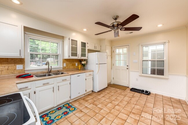 Building Photo - 901 Winter Wood Dr