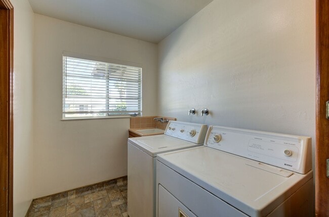 Building Photo - 123 W McKinley Ave