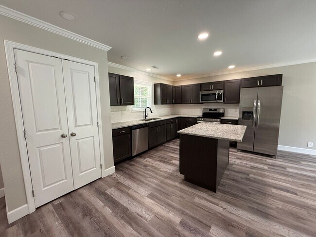 Building Photo - 845 Alley Dr