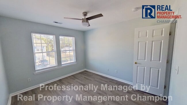 Building Photo - Cute 3 BD/2 BA Townhome Style Near UNCW