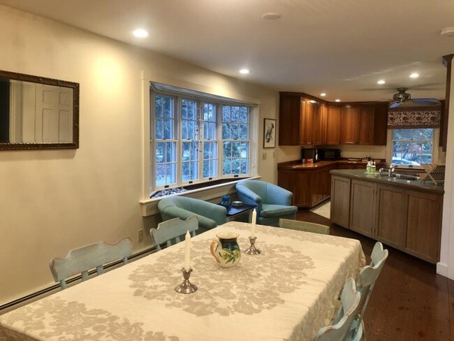 Building Photo - Saunderstown Village Rental