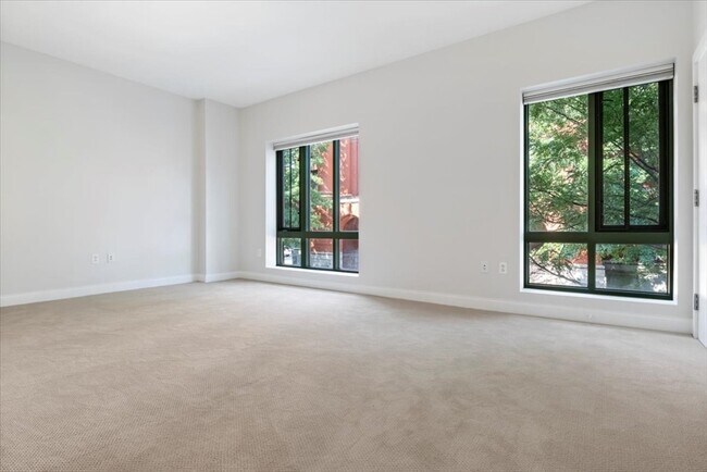 Building Photo - 24 Second St