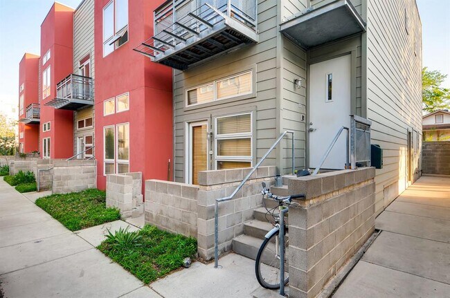 Building Photo - 1601 E 5th St.