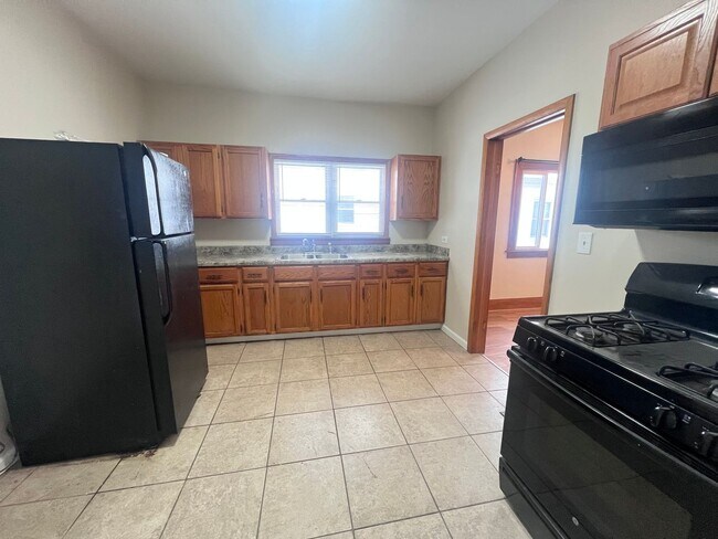 Building Photo - Updated Single Family Home!