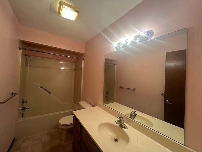 Building Photo - 917 Rickard Ct